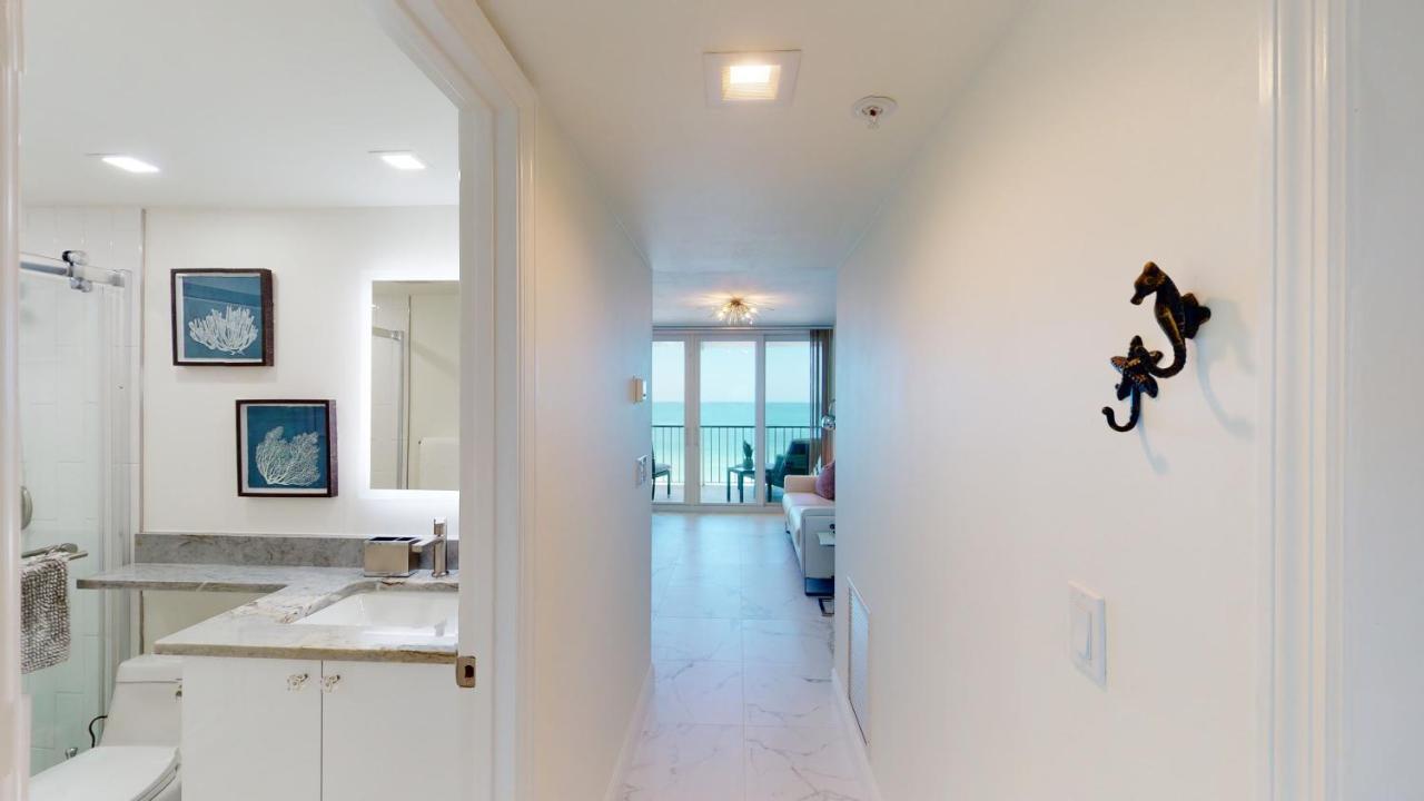 Totally Renovated Beachfront Condo At Apollo! 마르코 아일랜드 외부 사진