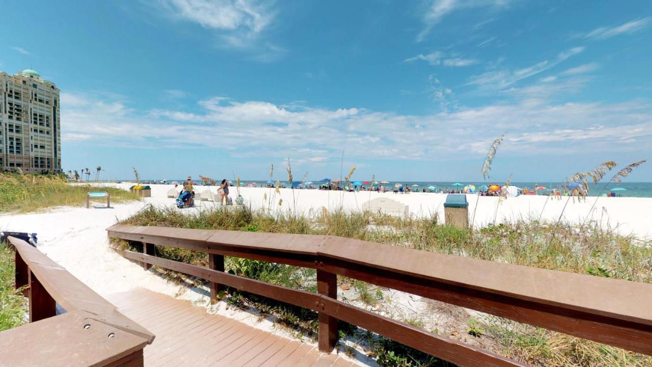Totally Renovated Beachfront Condo At Apollo! 마르코 아일랜드 외부 사진